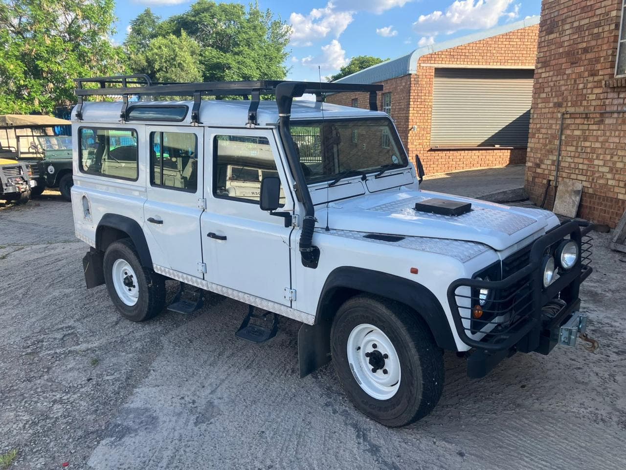 Land Rover Defender 110